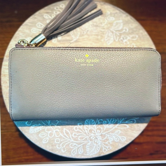 NWOT - Kate Spade Wallet with Tassel Zip - Picture 1 of 7